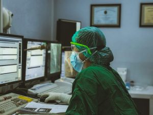 Como equiparar clínica a hospital: requisitos, quanto economiza e passo a passo